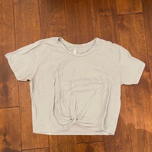 Cropped tshirt w knot